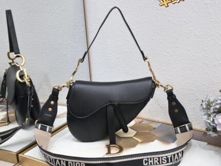 Dior saddle leather Plain ribbon with wide shoulder strap black 1033 size: 25.5 * 20 * 6.5 cm